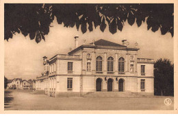 MONTARGIS - La Salle Des Fêtes - Très Bon état - Montargis