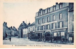 MALESHERBES - Place Du Martroy Et L'Hôtel De L'Ecu De France - Très Bon état - Malesherbes