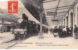 BELLEGARDE - Arrivée D'un Express De Genève Et Voyageurs Se Rendant à La Salle De Visite De La Douane - Très Bon état - Bellegarde-sur-Valserine