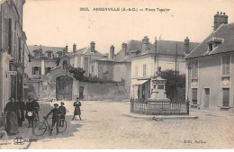 ANGERVILLE - Place Tessier - état - Angerville