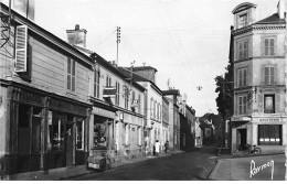 YERRES - La Place Du Marché Et La Grande Rue - Très Bon état - Yerres