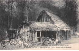 Forêt De FOUGERES - Une Hutte De Sabotiers - Très Bon état - Fougeres