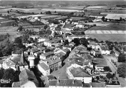 CASTELNAU RIVIERE BASSE - Vue Générale Aérienne - La Place De La Mairie - Très Bon état - Castelnau Riviere Basse