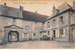 ATTICHY - La Place De L'Ecole - état - Attichy