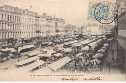 VALENCIENNES - La Place D'Armes Le Jour Du Marché - Très Bon état - Valenciennes