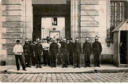 FONTAINEBLEAU: 7e Dragons, La Gare - état - Fontainebleau