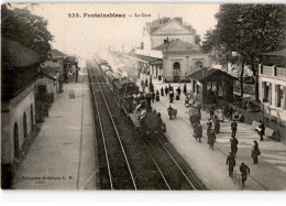 FONTAINEBLEAU: La Gare -  état - Fontainebleau