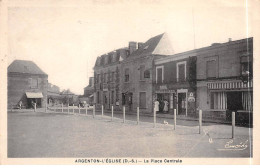 ARGENTON L'EGLISE - La Place Centrale - Très Bon état - Argenton Chateau