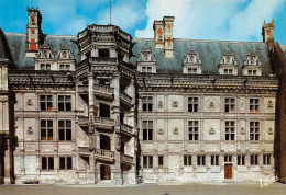 BLOIS  La Cour D'honneur Du Château. L'escalier Et L'aile François 1er    33 (scan Recto Verso)MG2899 - Blois