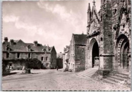 LOCRONAN. -  Porches De L'église Et Vieilles Maisons Avec Le Puits ( XVe, XVIe Et XVIIe S.). .  -  Non Circulée. - - Locronan