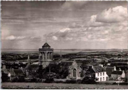 LOCRONAN. -  Vue Générale Du Bourg Dominant La Plaine De Porzay Et Baie De Douarnenez  Non Circulée. Photo Véritable - Locronan