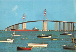 SAINT NAZAIRE  Un Cargo Passant Sous Le Pont , Les Bâteaux à Flot    13 (scan Recto Verso)MH2909 - Saint Nazaire