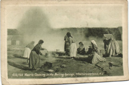 PC NEW ZEALAND WHAKAREWAREWA MAORIS COOKING, VINTAGE POSTCARD (b53645) - Nuova Zelanda