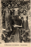 PC NEW GUINEA, UN MISSIONNAIRE ET SES CATÉCHISTES, Vintage Postcard (b53600) - Papua Nuova Guinea