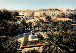 PERPIGNAN  Statue Et Palmiers Place Arago     1 (scan Recto Verso)MH2981 - Perpignan