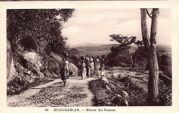 Madagascar - Retour Des Sources - Ed. Oeuvre Des Prêtres Malgaches 96 - Madagaskar