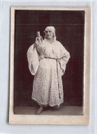 MAROC - Femme Européenne En Costume Arabe Portant Une Jarre - Ed. Photo-Carte Artistique L. Gillot  - Andere & Zonder Classificatie