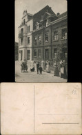 Foto  Frauen Und Kinder Vor Haus Mit Geschäft 1912 Privatfoto - Unclassified