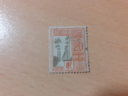 TIMBRE   GUADELOUPE   TAXE    N  30    COTE  0,75   EUROS  OBLITERE - Timbres-taxe