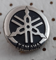 YAMAHA  Factory Motorbike Motorcycle  Pin - Motorfietsen