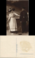 Ansichtskarte  Soldat Und Frau Vor Bank - Atelierfoto Militaria 1916 - Weltkrieg 1914-18