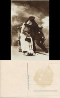 Ansichtskarte  Soldat Küsst Frau Auf Bank - Atelierfoto Militaria 1915 - Guerre 1914-18
