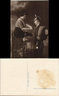 Ansichtskarte  Frau Steckt Soldaten Rose An Atelierfoto Militaria 1916 - Weltkrieg 1914-18