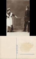 Atelierfoto Frau Weist Soldat Zurecht Militaria Atelierfoto 1916 - War 1914-18