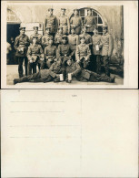 Militär Soldaten Privataufnahme Gruppe NBierkrügen 1. Weltkrieg 1915 Privatfoto - Autres & Non Classés