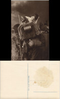 Ansichtskarte  Soldat Mit Tornisister Flirtet Mit Frau Atelierfoto 1916 - Guerre 1914-18