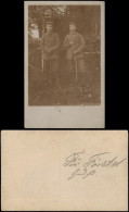 Foto  Zwei Soldaten Vor Dem Unterstand Militaria WK1 1916 Privatfoto - Weltkrieg 1914-18