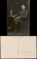 Foto  Militaria WK1 - Soldat Atelierfoto Mit Granate 1915 Privatfoto - Guerre 1914-18