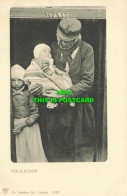 R611089 Volendam. A Man With A Small Child In His Hands. Next To The Girl. Dr. T - World