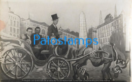 228167 REAL PHOTO COSTUMES MAN'S IN CARRIAGE A HORSE CURTAIN TELON POSTAL POSTCARD - Fotografia