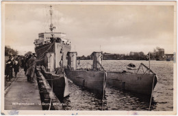 Foto Ansichtskarte Wilhelmshaven U-Boote Und Kriegsschiff Im Hafen 1938 - Wilhelmshaven