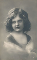 Ansichtskarte  Portrait Kinder Fotokunst Kind Mädchen Süß Lachend 1920 - Portretten