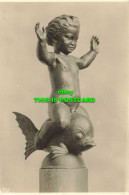 R610525 A Boy On A Fish Statue. Fotostockel - Welt