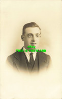 R611217 A Young Man In A Suit. Portrait. H. J. Seaman - Welt
