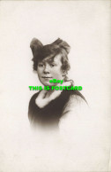 R611218 A Young Woman With A Ribbon In Her Hair. Portrait. T. I. C. Kenworthy St - Welt