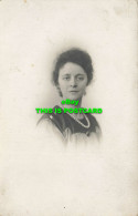 R611222 A Young Woman With A Necklace Around Her Neck. Portrait. T. I. C - Welt