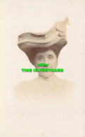 R611229 A Woman With A Luxurious Hat. Portrait. H. Tewson - Welt