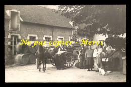 58 - VINS - VINAIGRE - EAU GAZEUZE - CHARETTE MACLOS DISTILATEUR - CHARETTE RICHETIN, BOURGES - CARTE PHOTO ORIGINALE - Sonstige & Ohne Zuordnung