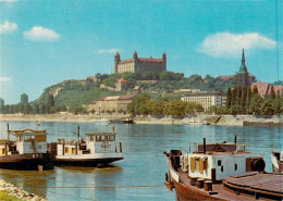 73943210 Bratislava_Pressburg_Pozsony_SK Partie An Der Donau Frachtkaehne Blick  - Slovaquie