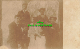 R612967 Unknown Place. Group Photo Of People - Monde