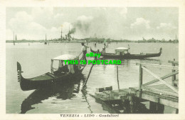 R613007 Venezia. Lido. Gondolieri. Ditta U. Riva E. C - Wereld