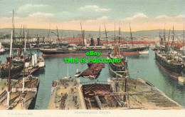 R612553 F. G. O. Stuart 889. Southampton Docks - Monde