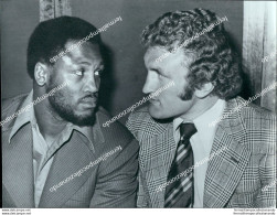 Fo2673 Foto Originale Pugilato Boxe Joe Frazier E Joe Bugner Allo Sportsman's - Sonstige & Ohne Zuordnung