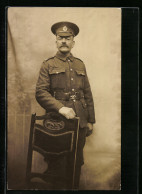 Pc Älterer Britischer Soldat Der Royal Engineers In Uniform Mit Seiner Schirmmütze  - Other & Unclassified