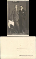 Menschen Soziales Leben 2 Männer Posieren Für Photo Foto 1920 Privatfoto - Personaggi