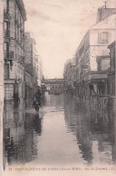 75 - Inondations De PARIS - 1910 -  Rue De Lourmel - La Crecida Del Sena De 1910